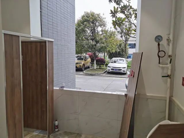 DƬ